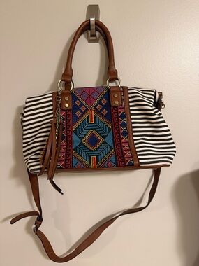 Striped convertible shoulder bag with geometric pattern